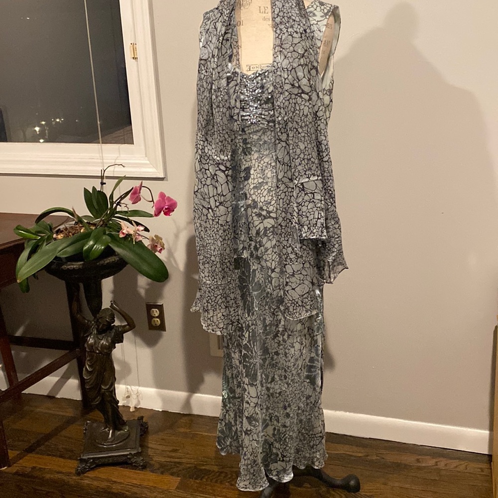 Michel Ambers dress size 18 w/ scarf